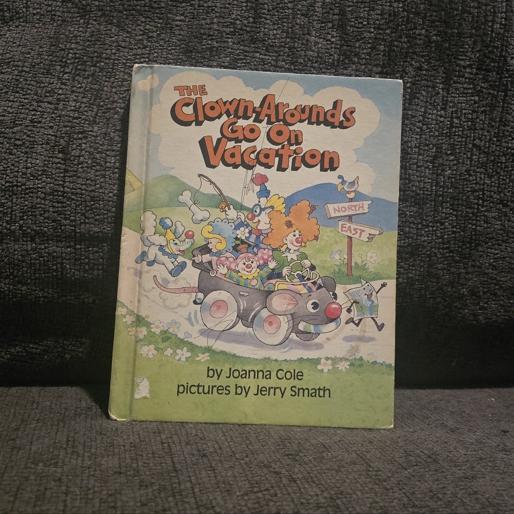 The Clown-Arounds Go on Vacation by Joanna Cole Book